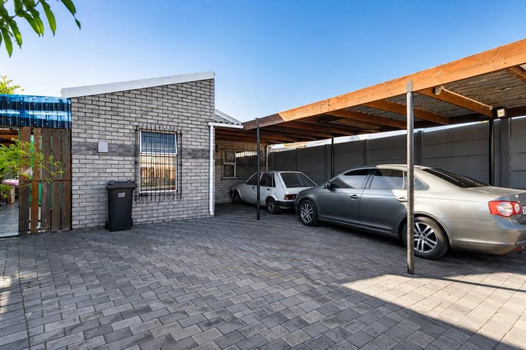 3 Bedroom House for sale in Montague Gardens