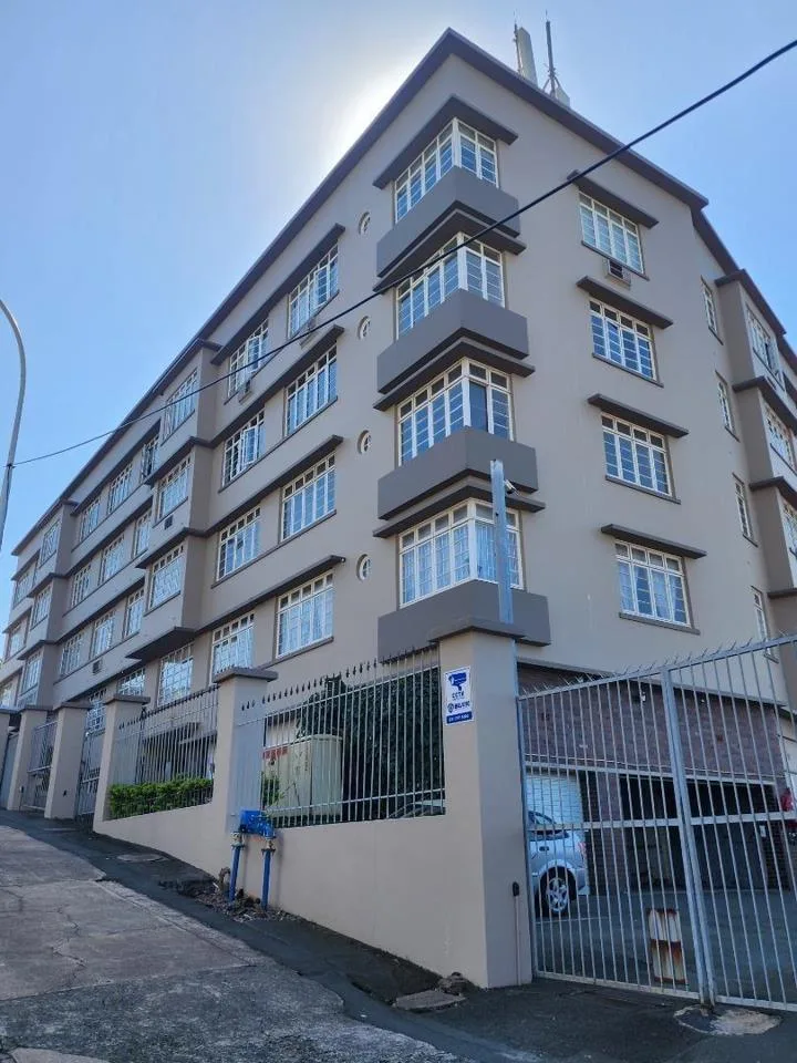 2 Bedroom Apartment / flat for sale in Essenwood