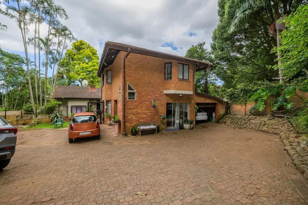 6 Bedroom House for sale in Kloof