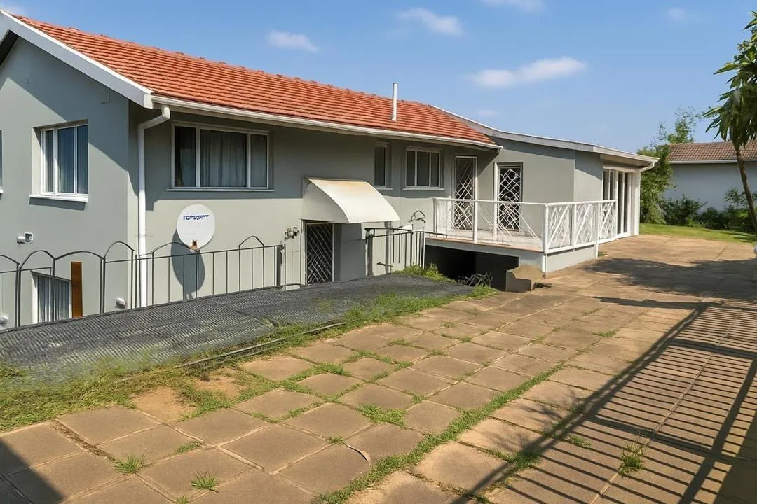 7 Bedroom House for sale in Glenmore