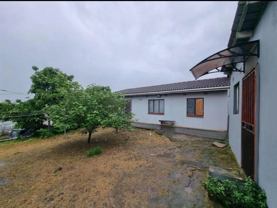 4 Bedroom House for sale in Newlands East