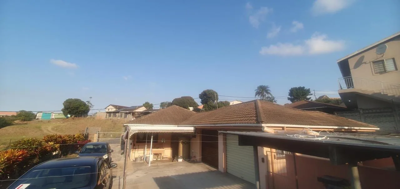 4 Bedroom House for sale in Dawncrest