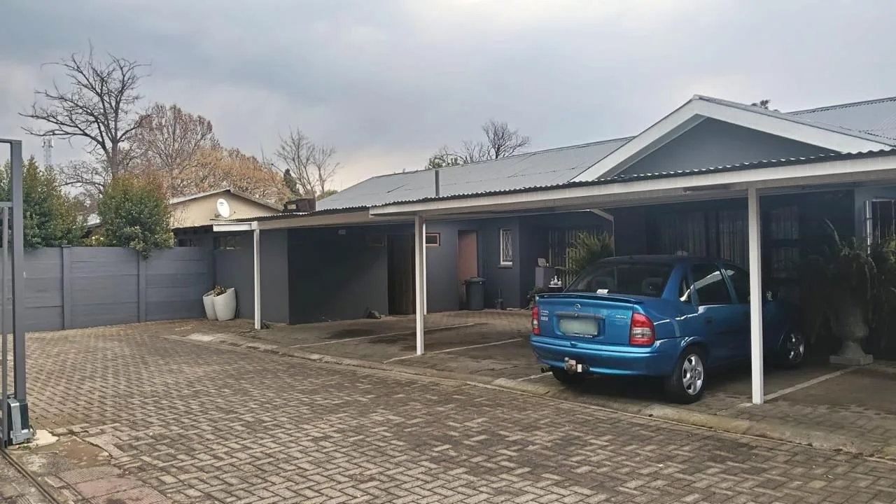 3 Bedroom House for sale in Universitas