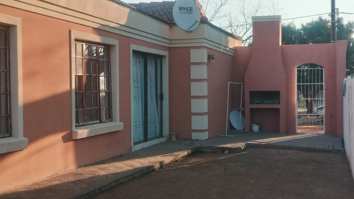 3 Bedroom House for sale in Mandela View