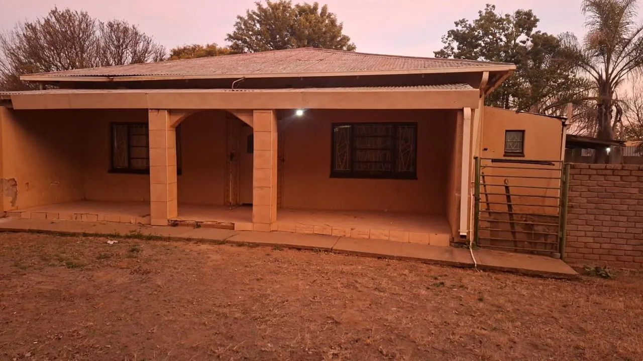 3 Bedroom House for sale in Ottosdal