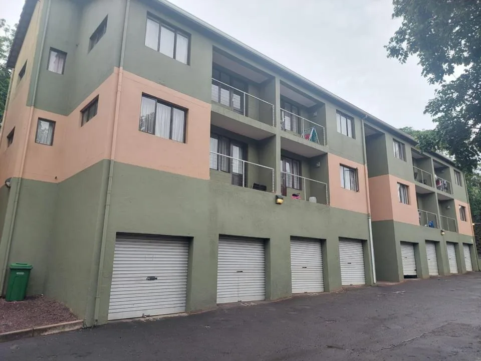 2 Bedroom Apartment / flat for sale in Montclair