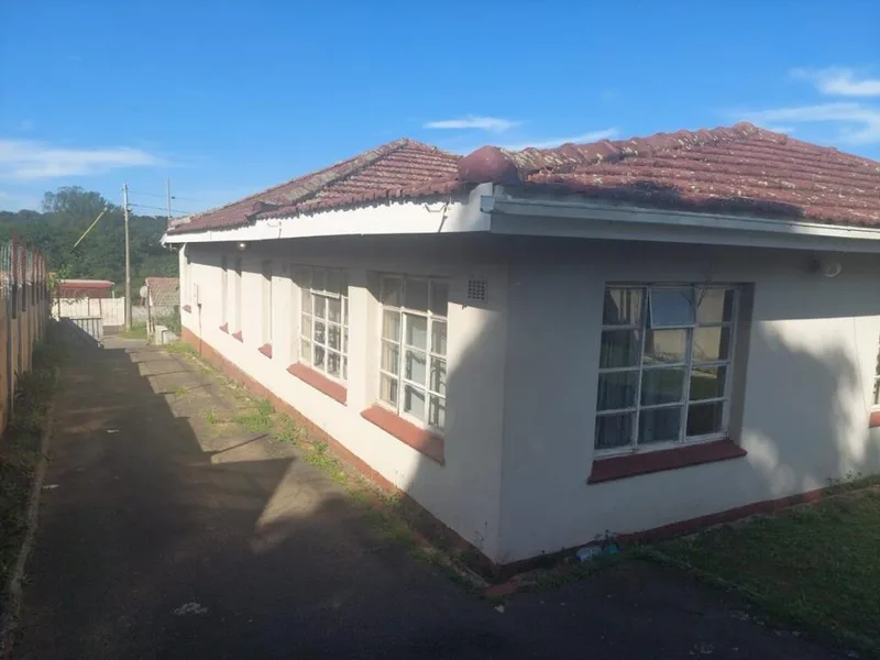 4 Bedroom House for sale in Montclair