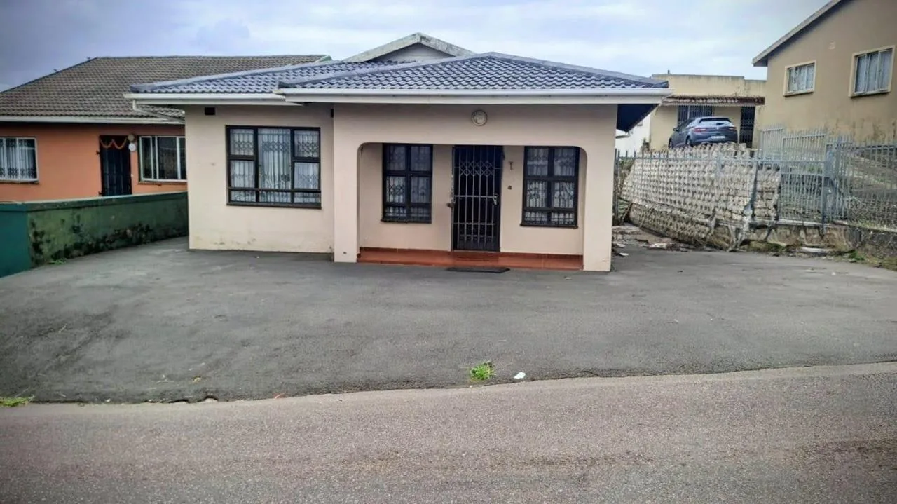 4 Bedroom House for sale in Bluff