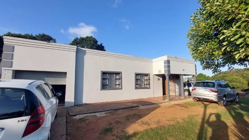 3 Bedroom House for sale in Montclair