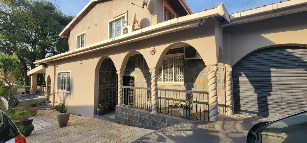 4 Bedroom House for sale in Silverglen