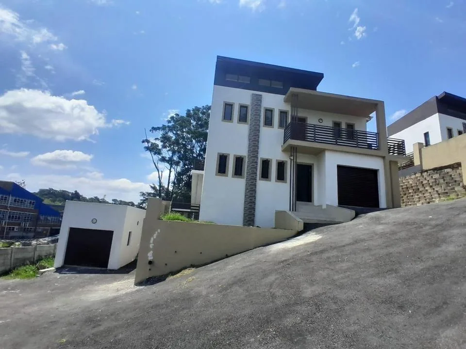 3 Bedroom Townhouse for sale in Sarnia