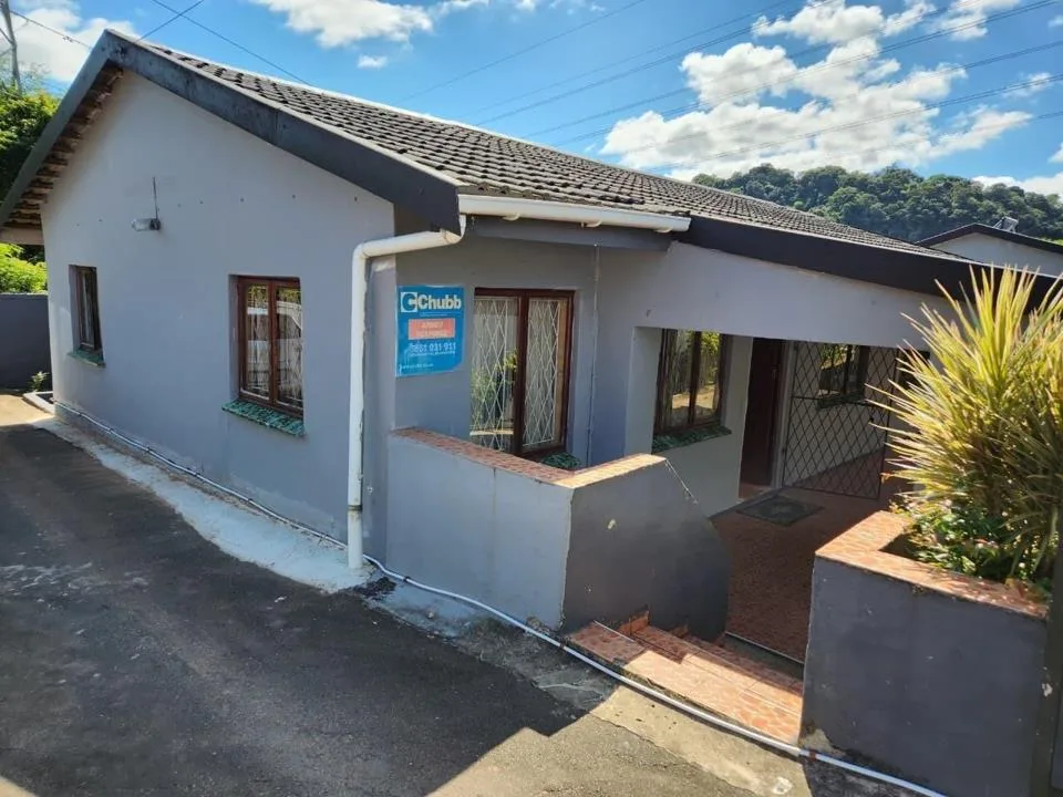 3 Bedroom House for sale in Shallcross