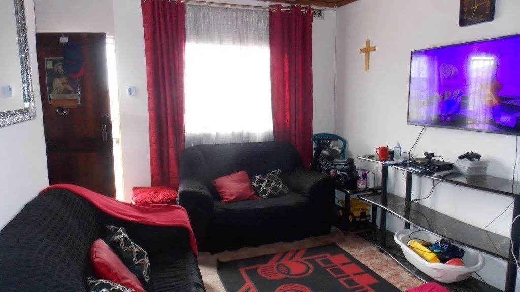 4 Bedroom House for sale in Risecliff