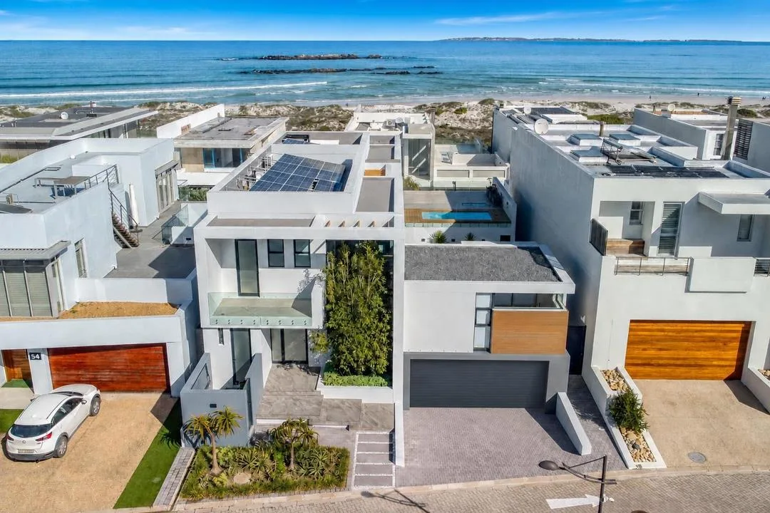 4 Bedroom House for sale in Big Bay