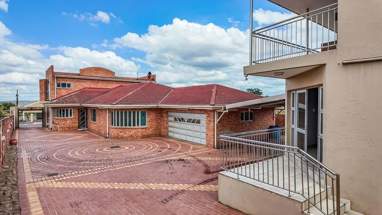 4 Bedroom House for sale in Mountain Rise