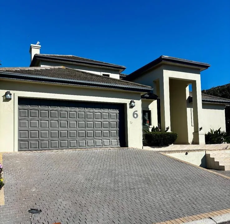 4 Bedroom House for sale in Big Bay