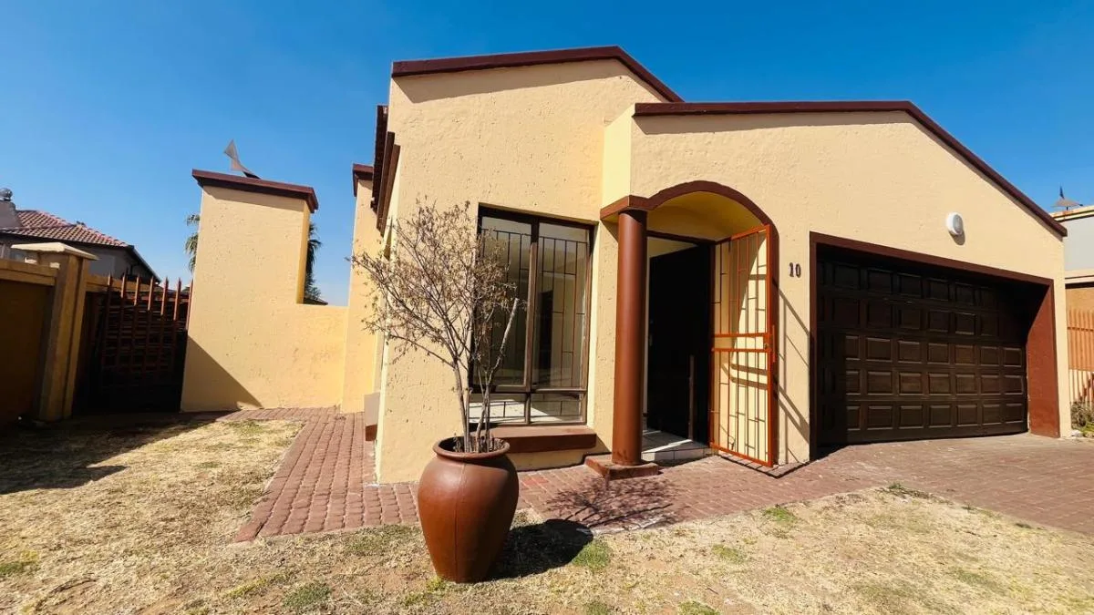 3 Bedroom Townhouse to rent in Hoeveld Park