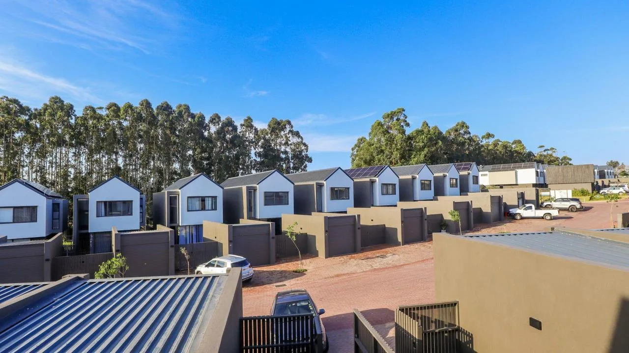 3 Bedroom Townhouse for sale in Sheffield Beach