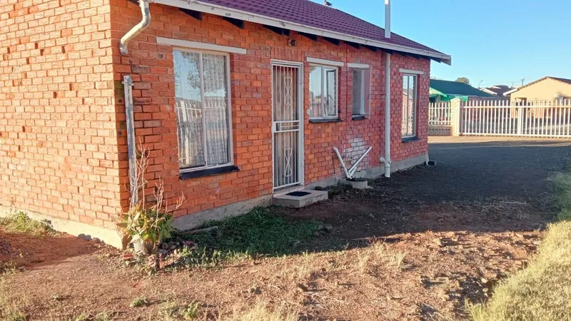 3 Bedroom House for sale in Lourierpark