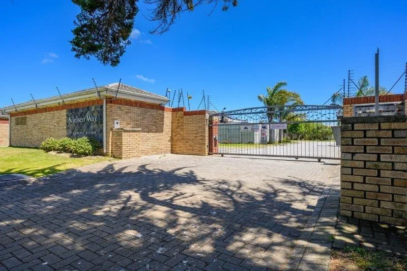 3 Bedroom Townhouse to rent in Lorraine