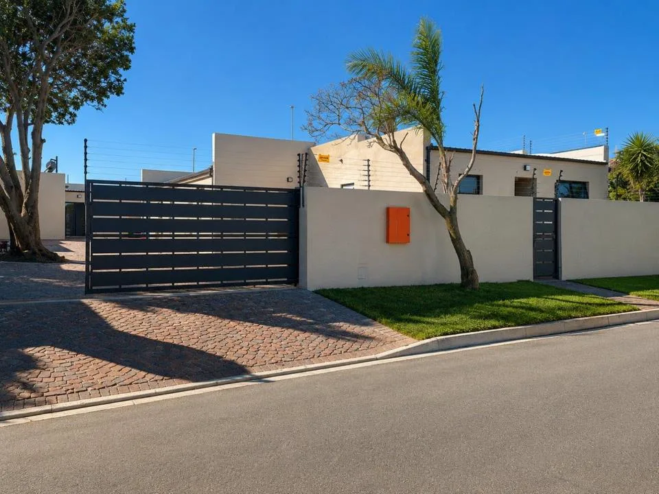 3 Bedroom House for sale in Bothasig