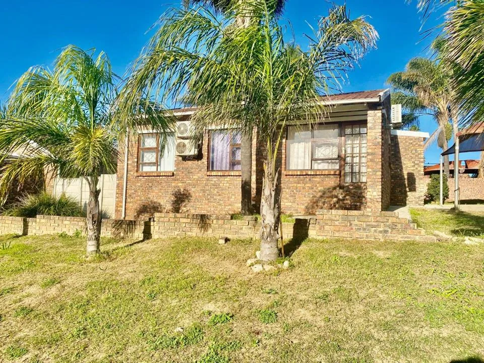 2 Bedroom House for sale in Uitenhage Upper Central