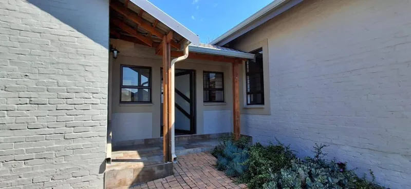 3 Bedroom House for sale in Kranspoort