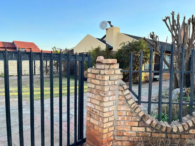 4 Bedroom House for sale in Ikageng