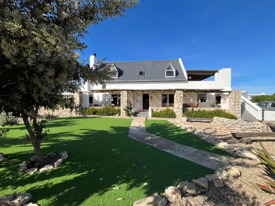 8 Bedroom House for sale in Jacobsbaai