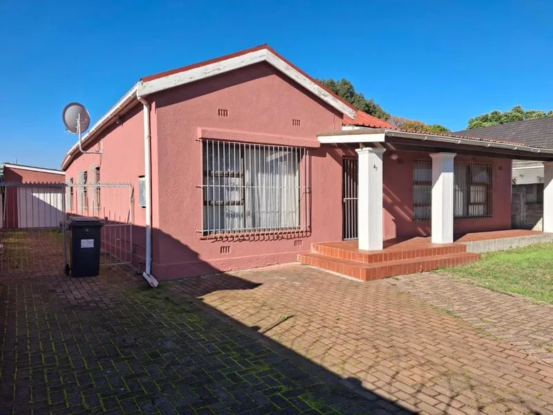 4 Bedroom House for sale in Crawford