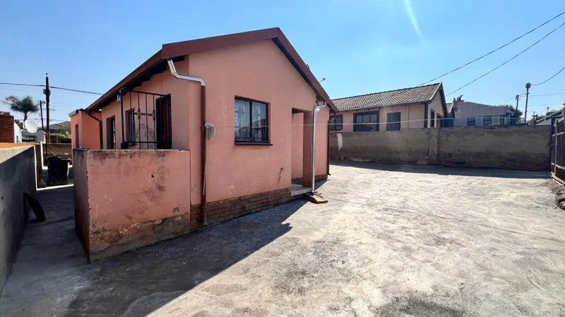 2 Bedroom House to rent in Lotus Gardens