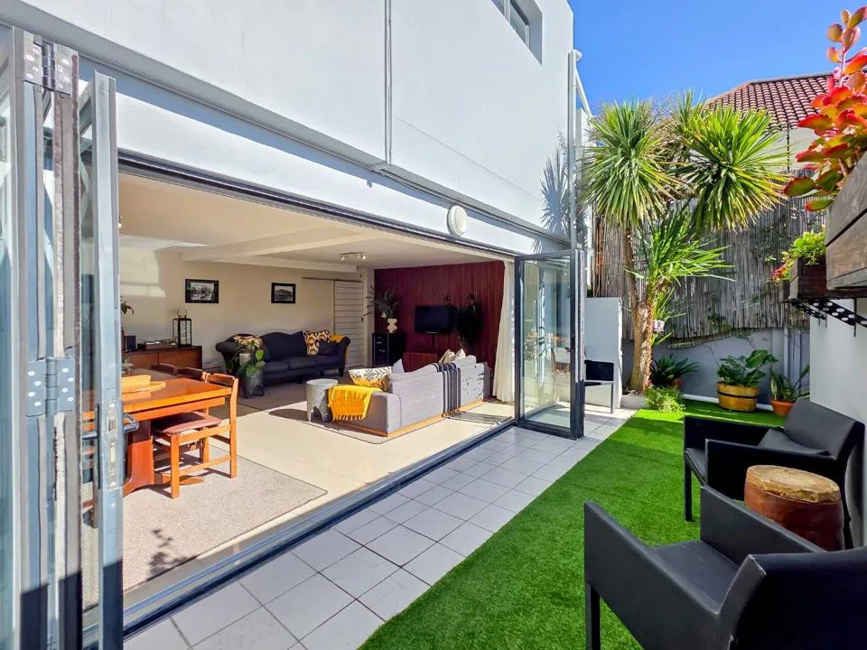 2 Bedroom Apartment / flat for sale in Sea Point