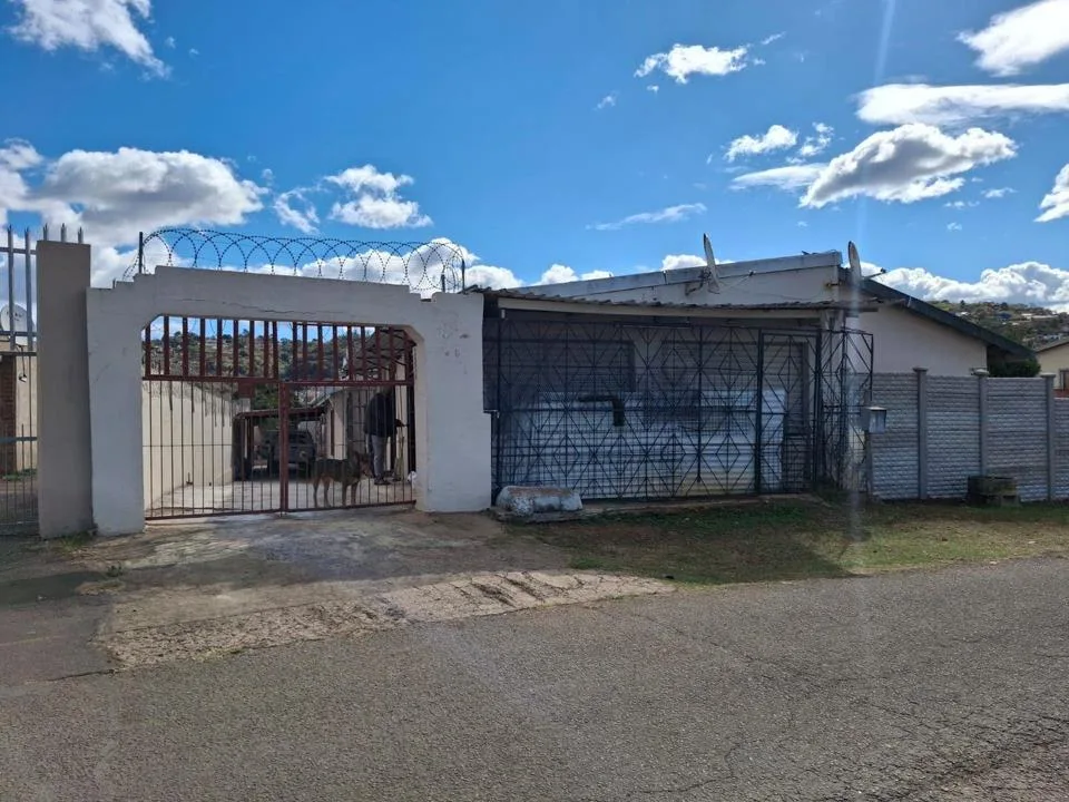 5 Bedroom House for sale in Trenance Manor