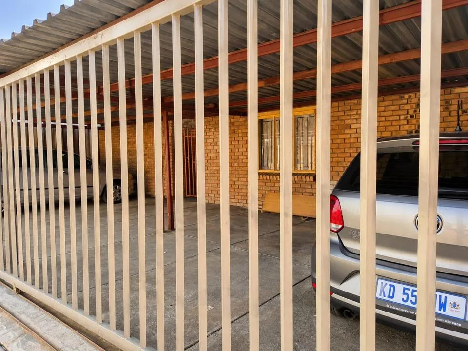 4 Bedroom House for sale in Emdo Park