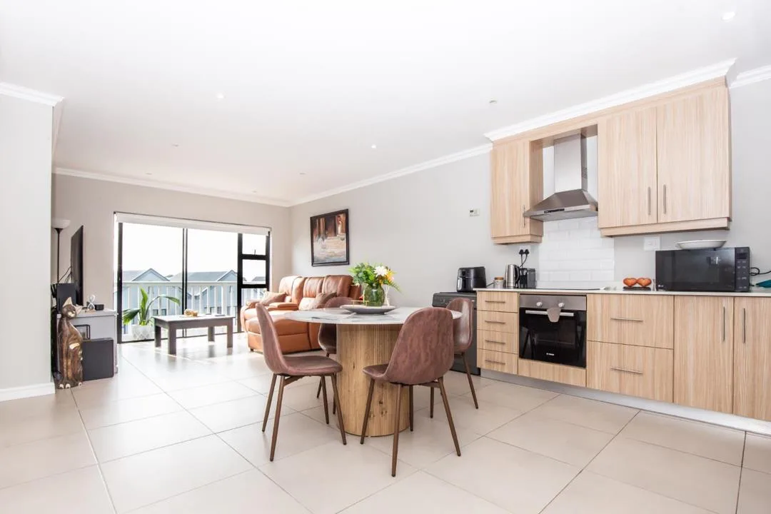 2 Bedroom Apartment / flat for sale in Emberton Estate
