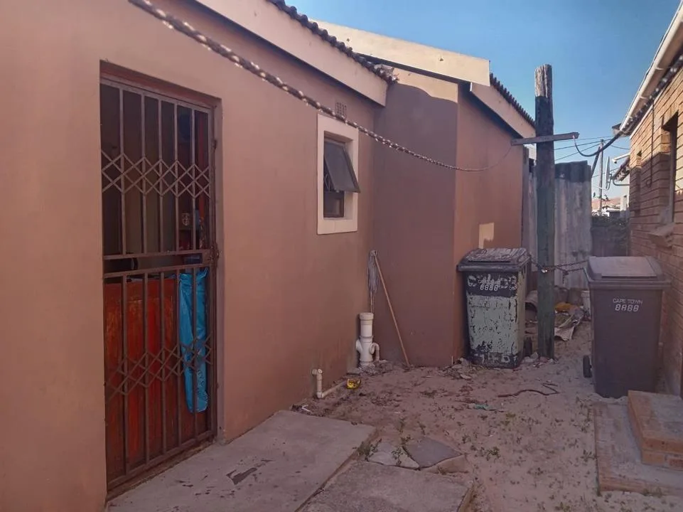 3 Bedroom House for sale in Ikwezi Park