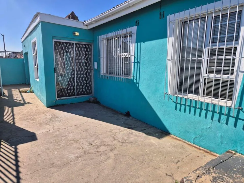 3 Bedroom House for sale in Belhar