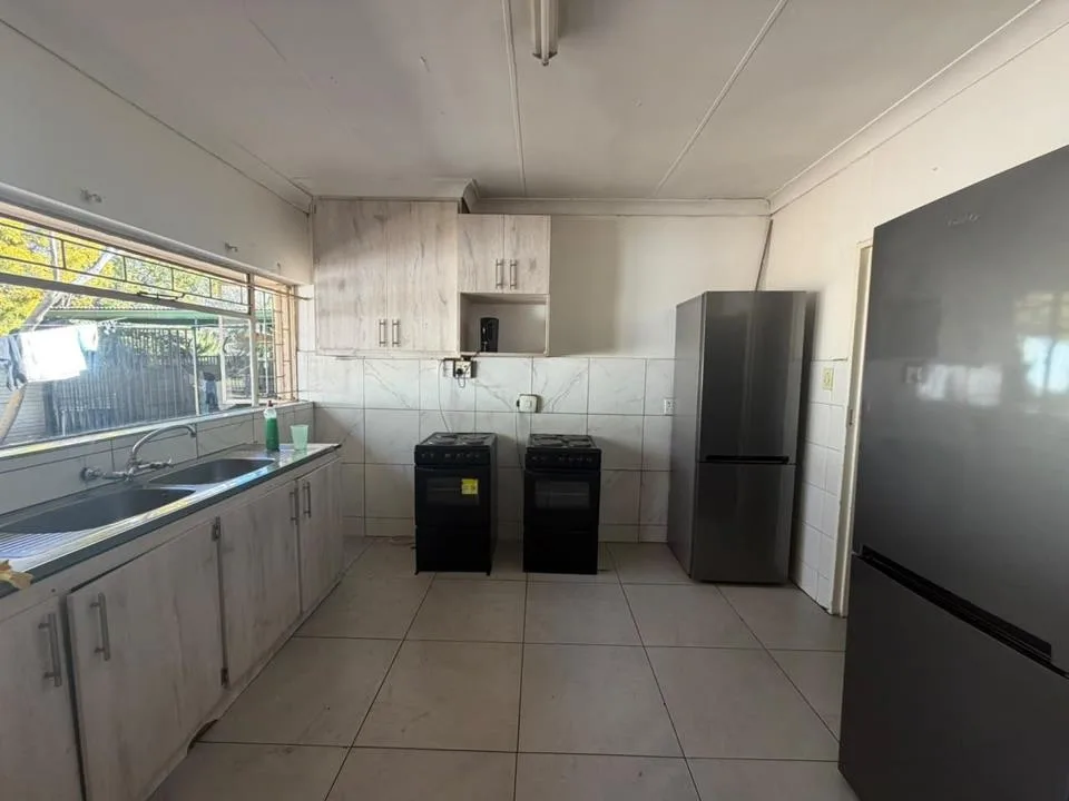 17 Bedroom House for sale in Universitas
