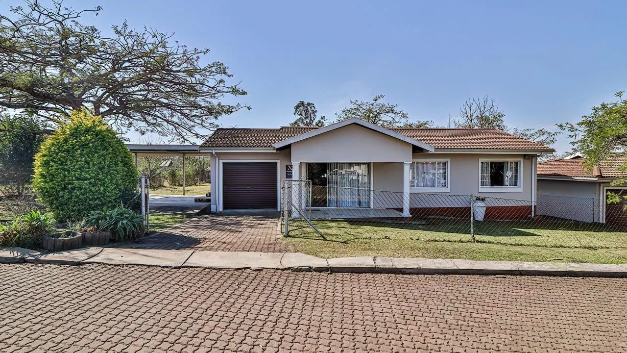 3 Bedroom Townhouse for sale in Lincoln Meade