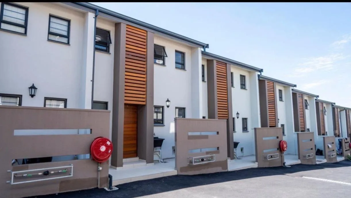 3 Bedroom Townhouse for sale in Escombe