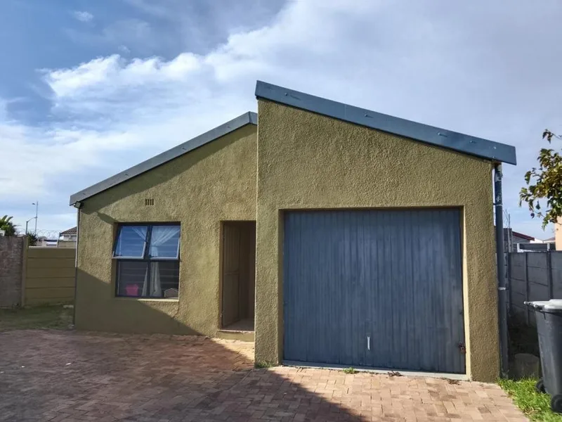 4 Bedroom House for sale in Pelican Park
