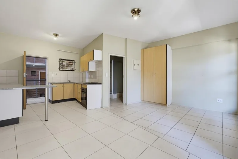 0.5 Bedroom Apartment / flat to rent in Braamfontein Werf