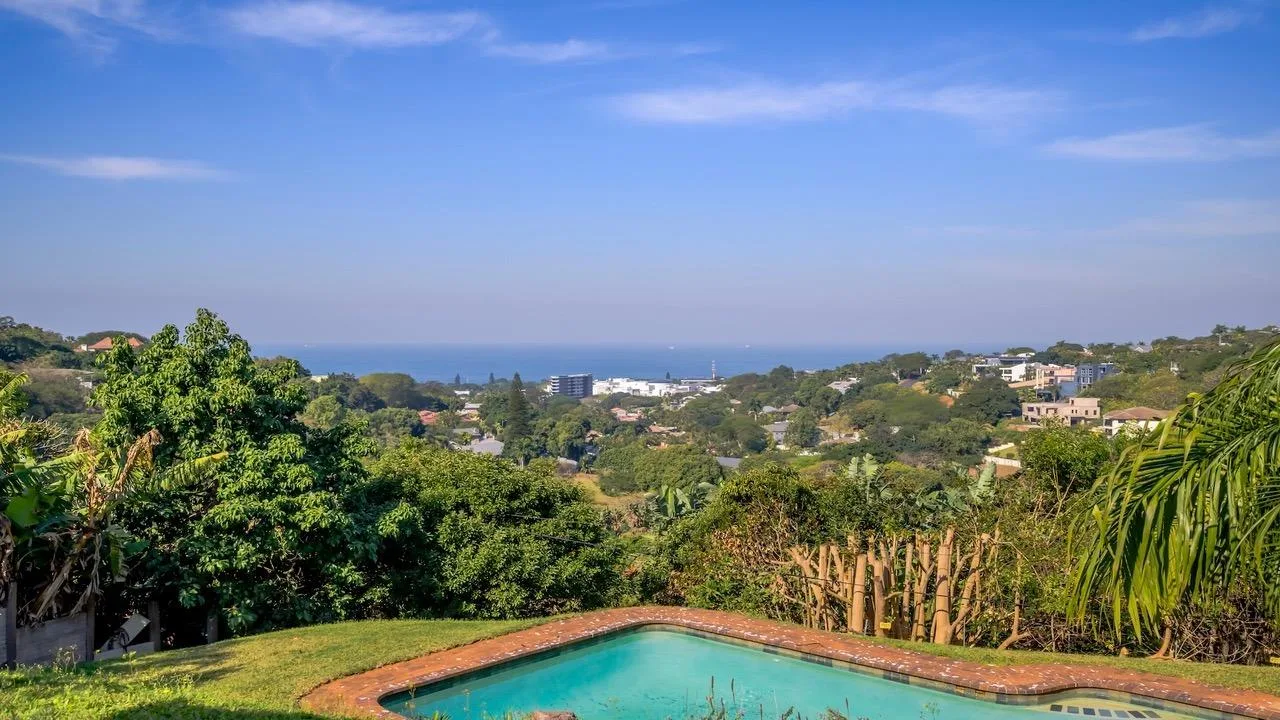 4 Bedroom House for sale in La Lucia