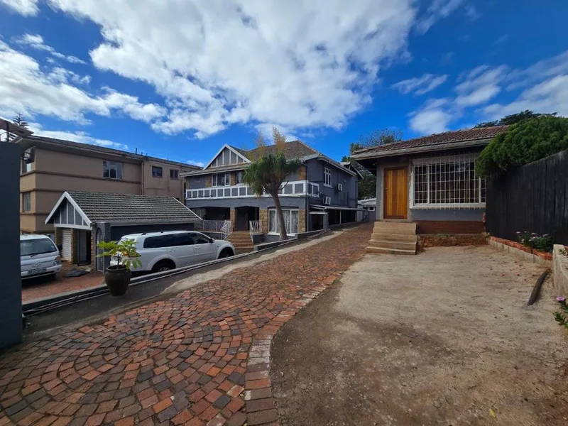 17 Bedroom House for sale in Glenmore