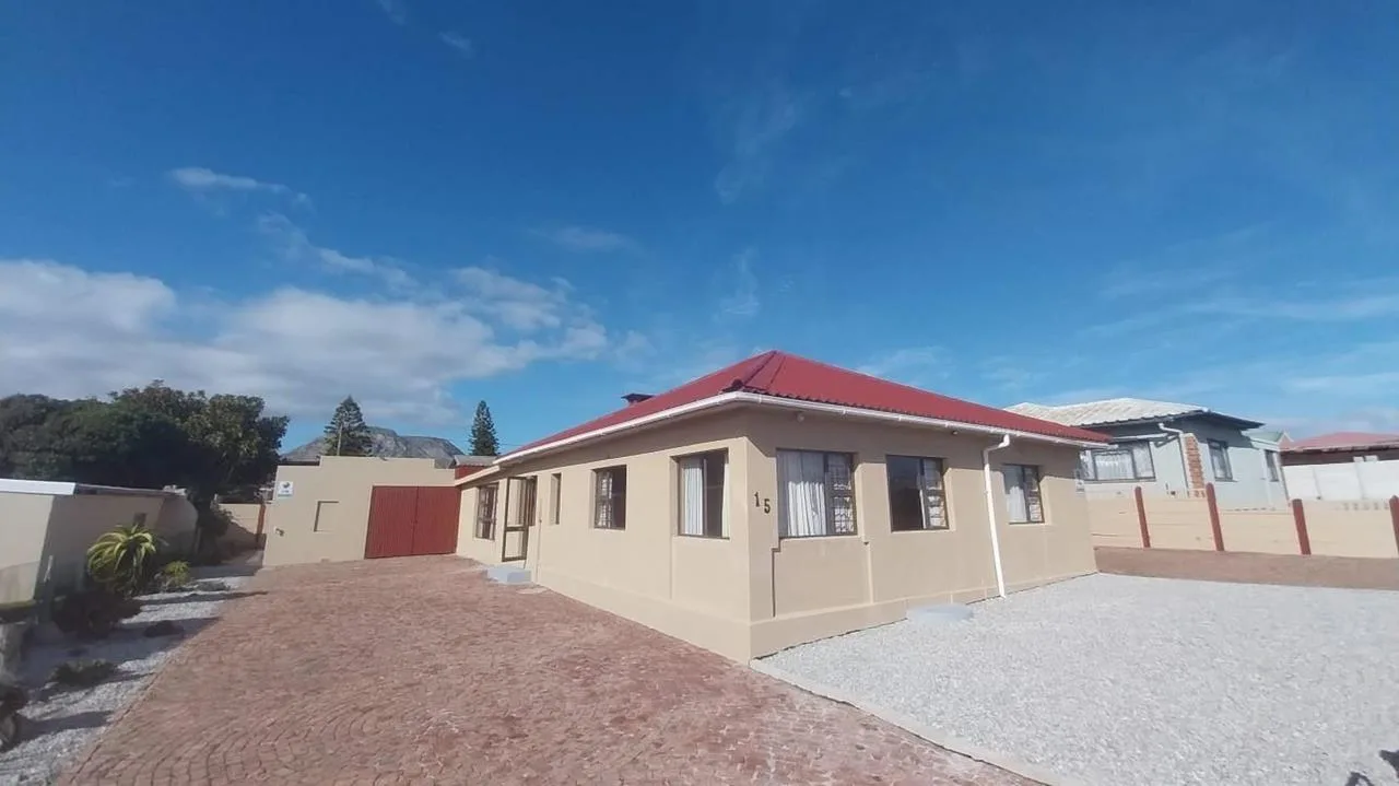 4 Bedroom House for sale in Gansbaai Central
