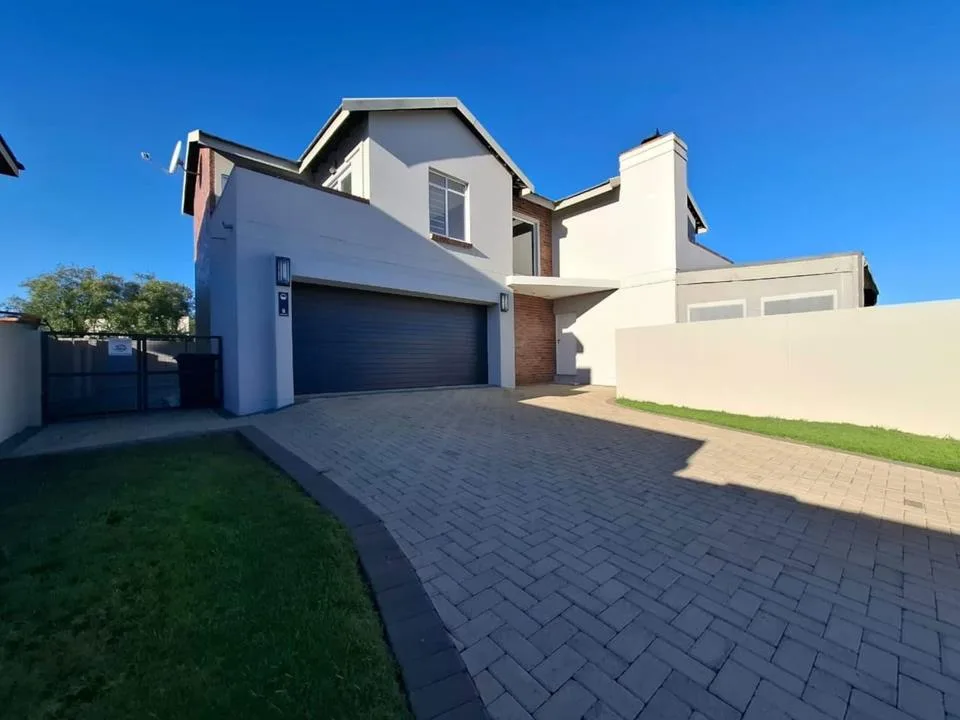 4 Bedroom Townhouse for sale in Somerton Estate