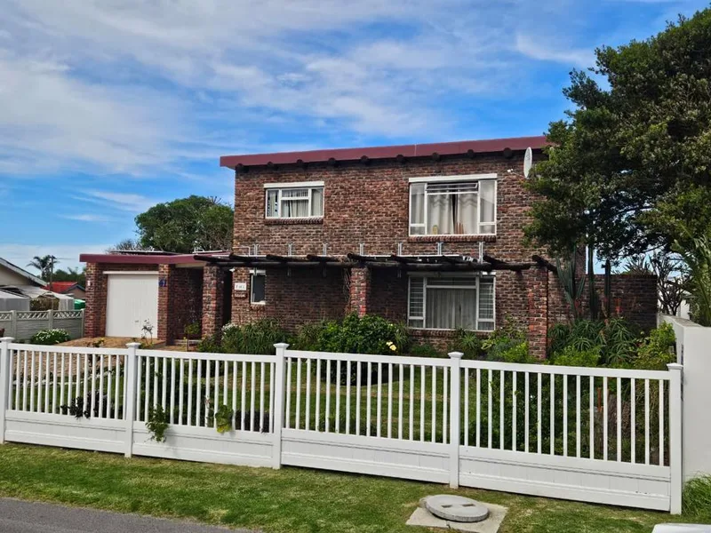 3 Bedroom House for sale in Kleinmond Central