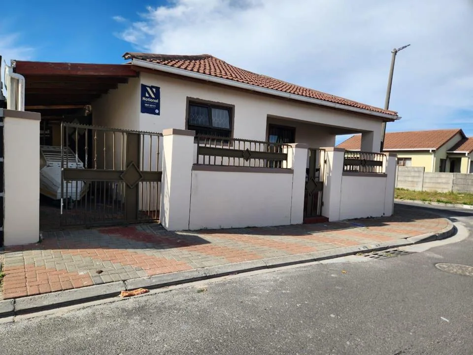 3 Bedroom House for sale in Montclair