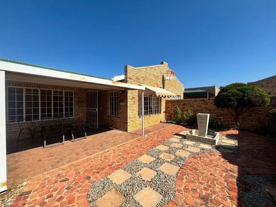 2 Bedroom Townhouse for sale in Dassie Rand