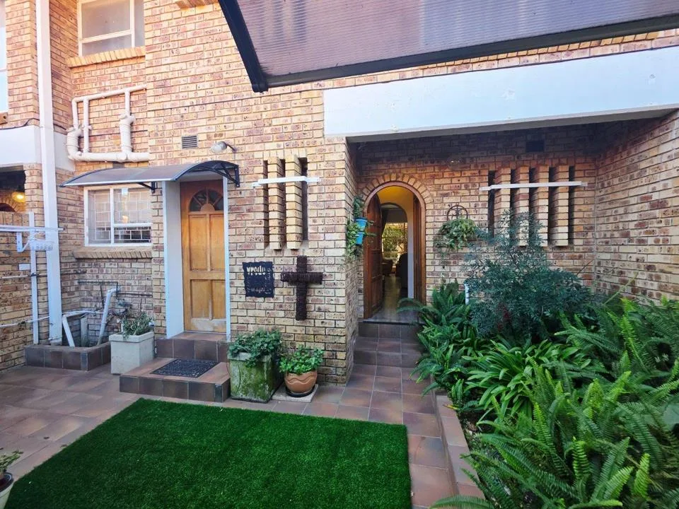 3 Bedroom Townhouse for sale in Dagbreek